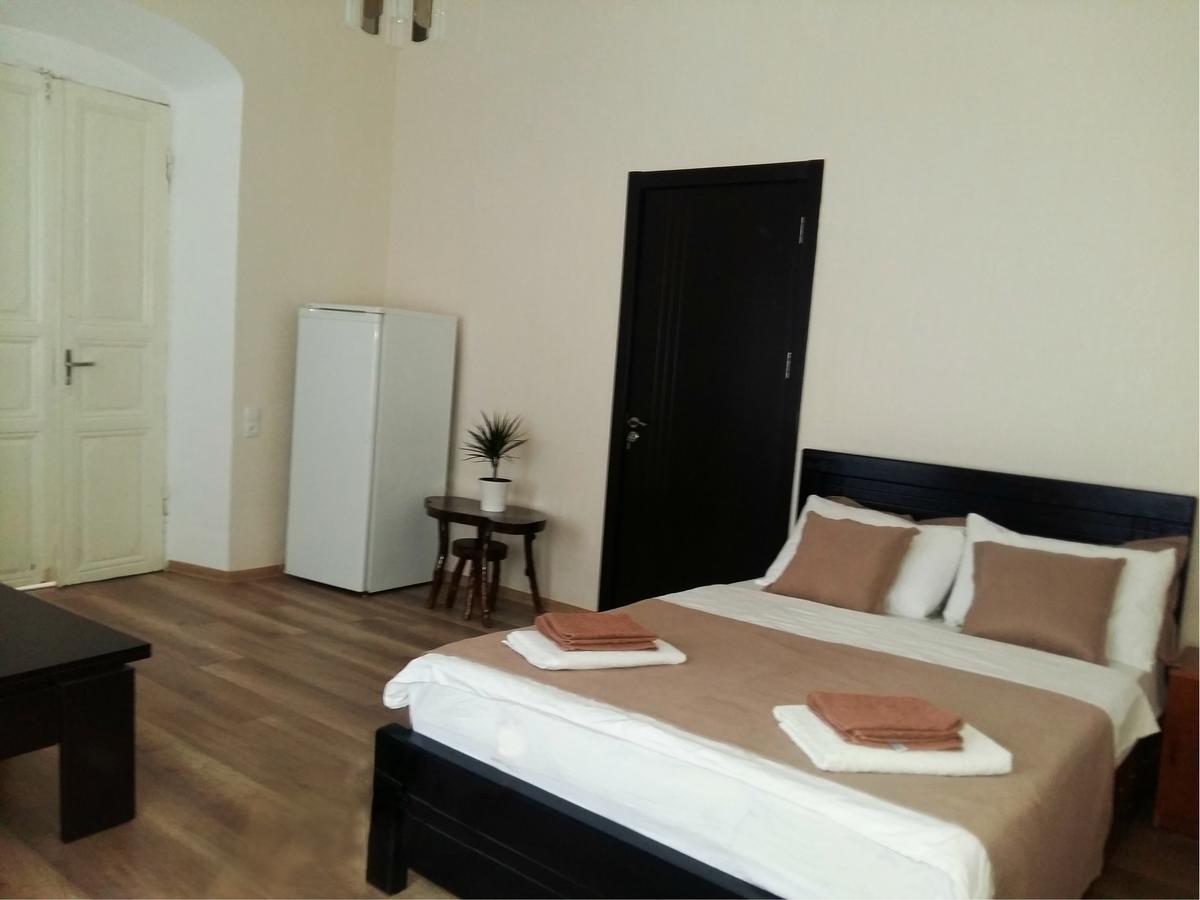 Gulo'S Home Тбилиси Екстериор снимка